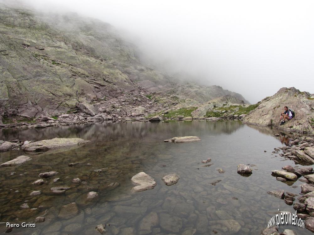 64 Acqua, rocce,...nebbia.jpg